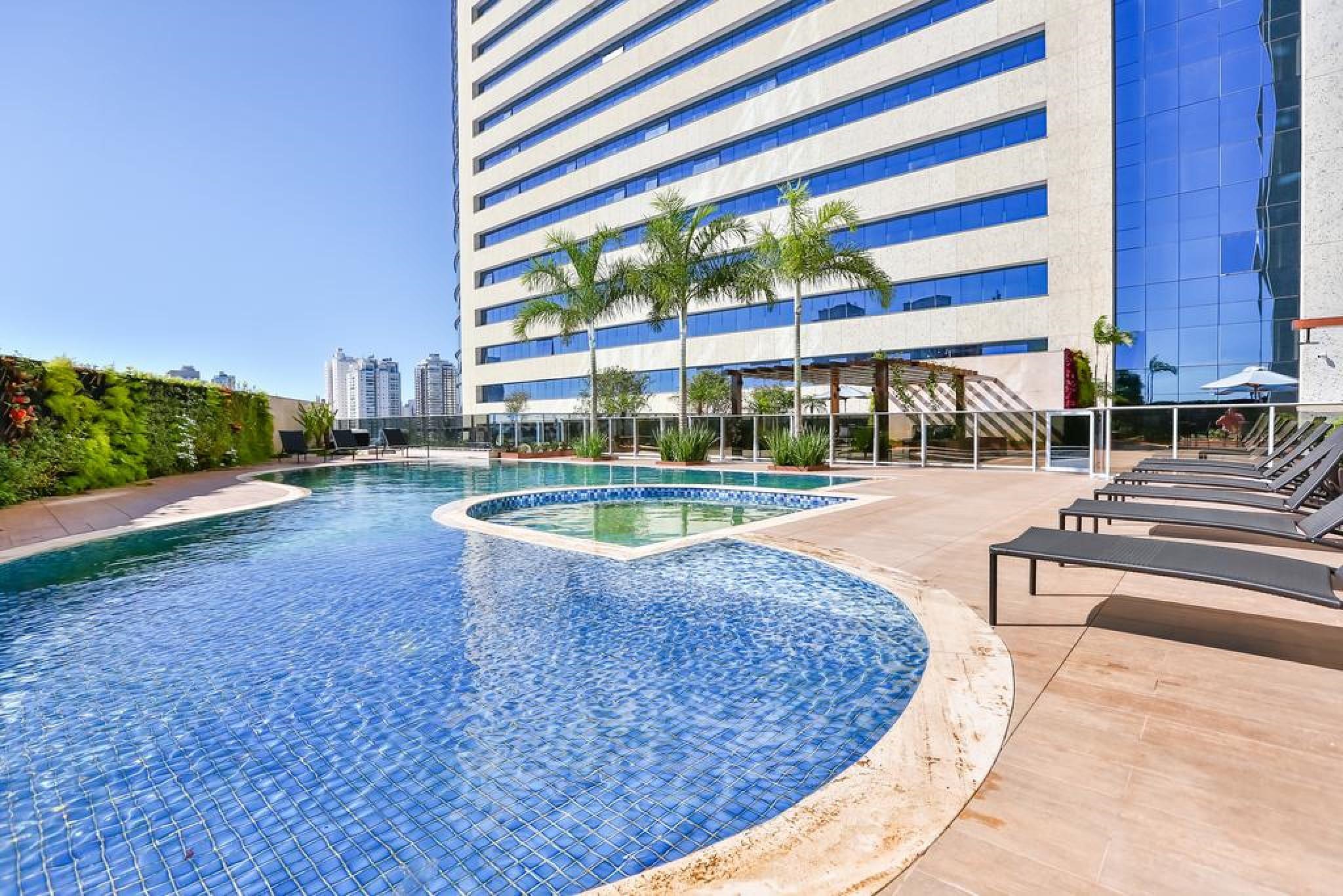 Transamerica Collection Goiânia Kültér fotó The pool at the hotel