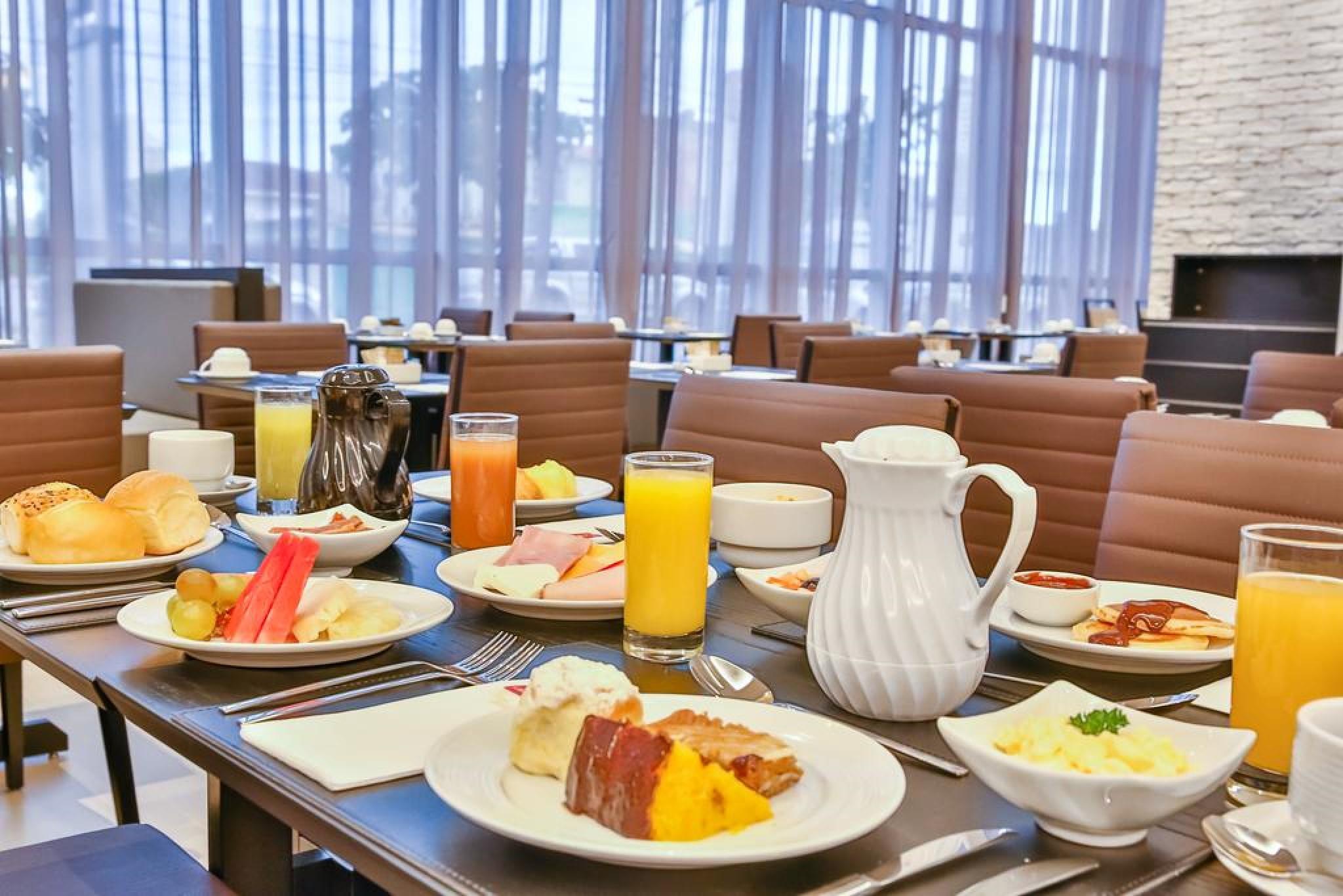 Transamerica Collection Goiânia Kültér fotó A breakfast buffet