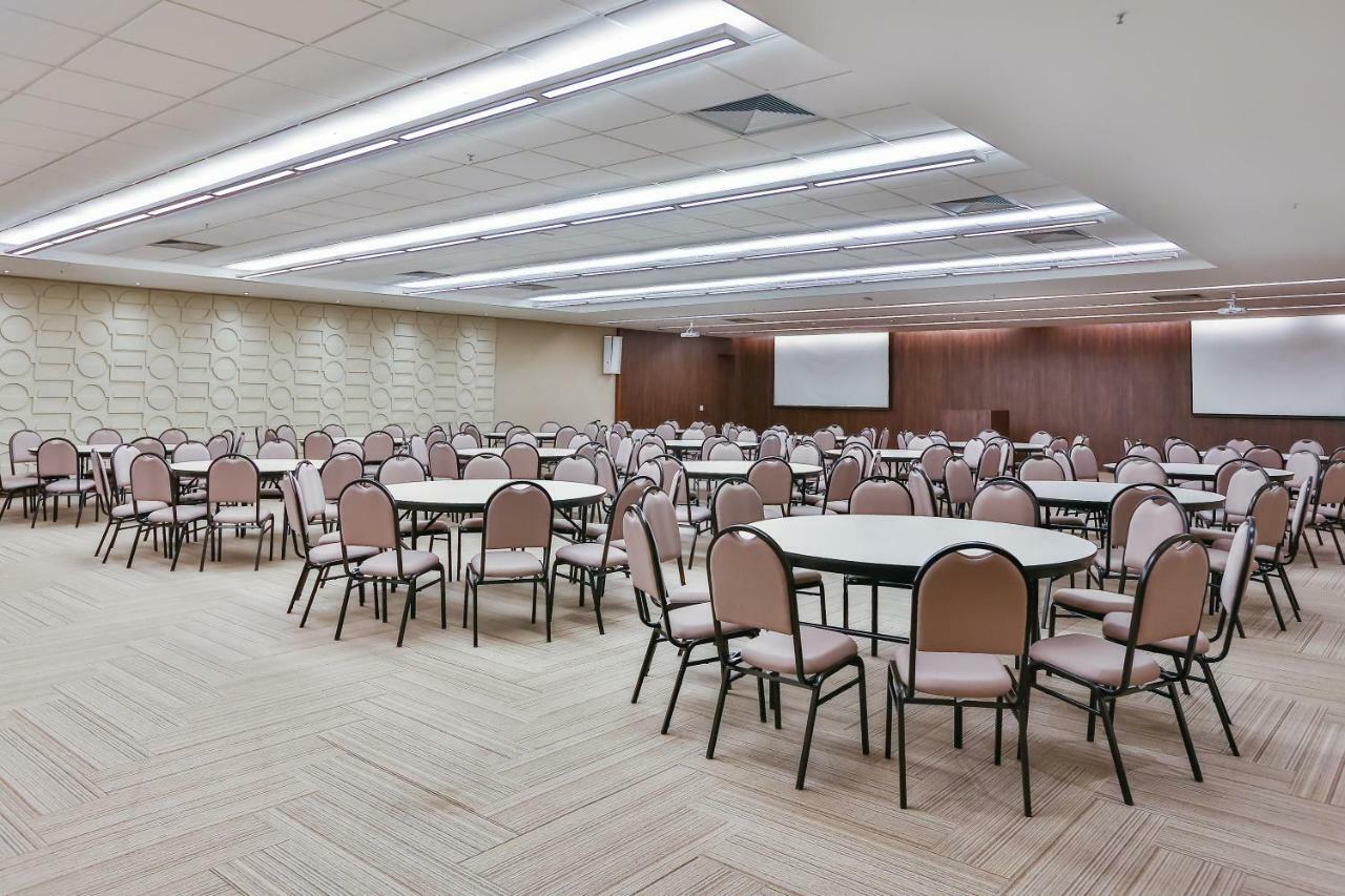 Transamerica Collection Goiânia Kültér fotó A typical conference room
