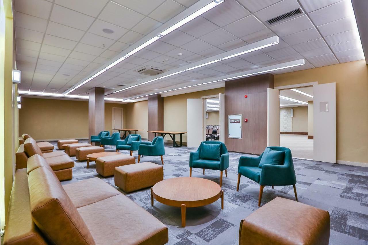 Transamerica Collection Goiânia Kültér fotó The 2018 renovated lobby of the Student Union Building